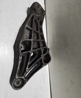 Engine mounting bracket