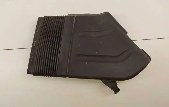 Audi A4 S4 B7 8E 8H Air intake duct part 8E0129617D