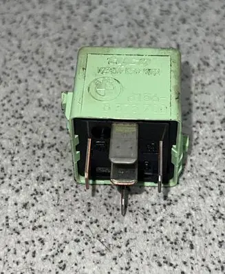 BMW 5 E39 Other relay 8373700