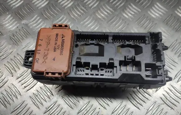 Mitsubishi Carisma Fuse box set MR318828