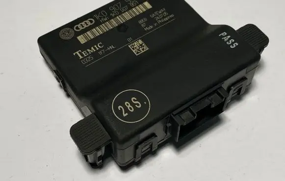 Skoda Octavia Mk2 (1Z) Gateway control module 1K0907530F 1K0907951
