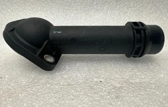 Audi A4 S4 B7 8E 8H Engine coolant pipe/hose 038121121B