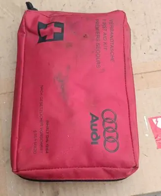 Audi Q7 4L First aid kit 4E0860282A