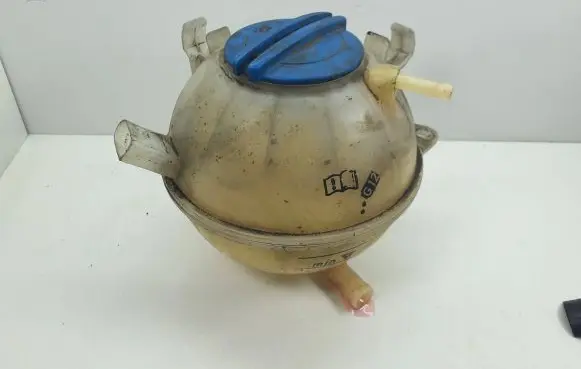 Audi A3 S3 A3 Sportback 8P Coolant expansion tank/reservoir 