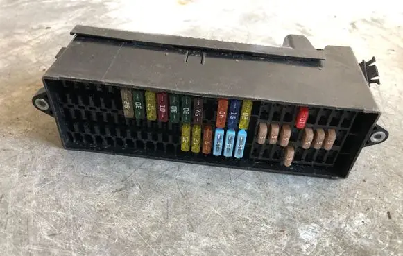 Volkswagen Touran I Fuse box set 36407680784 1T1970025AB 1T0930822AM