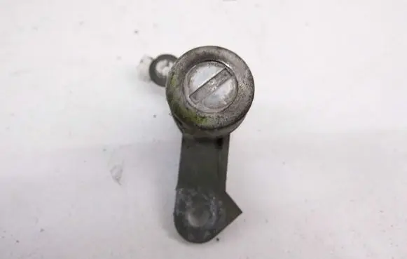 Chevrolet Lacetti Front door lock (next to the handle) 