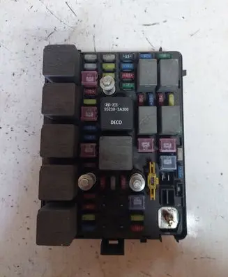 KIA Carens I Fuse box set AK4352 02492M