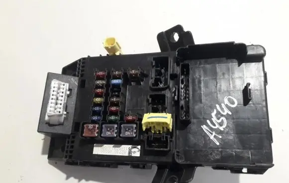 Toyota Avensis T220 Fuse box set 8273005020