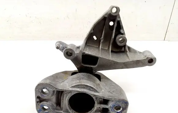 Nissan Qashqai Engine mount bracket 112327345R