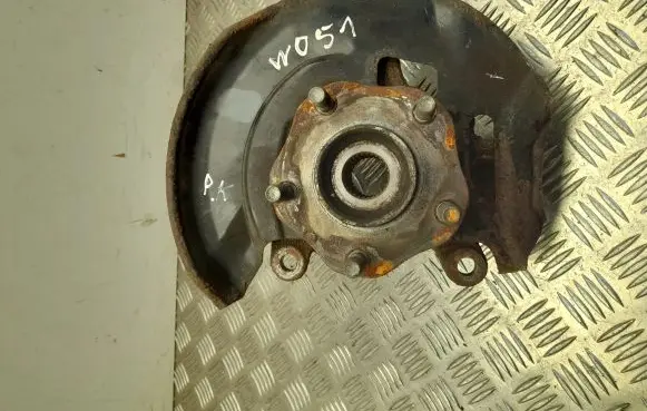 Nissan X-Trail T32 Front wheel hub