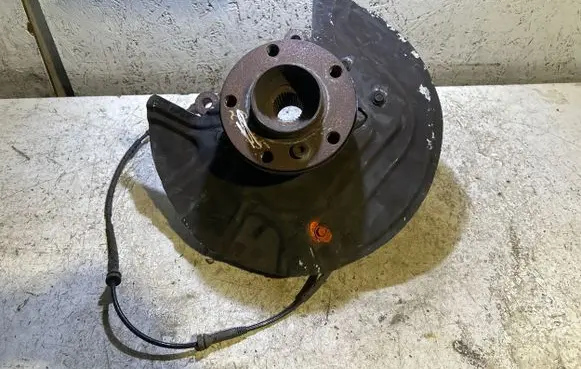 BMW X3 E83 Front wheel hub