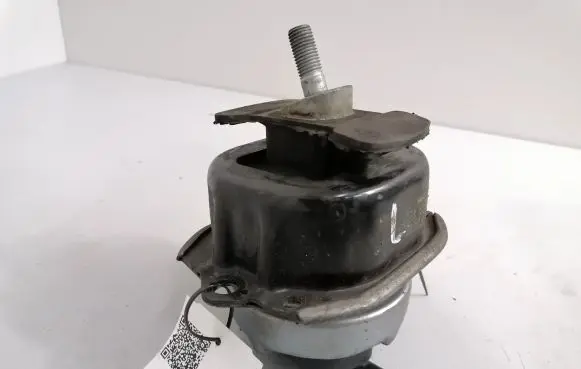 BMW X5 E70 Engine mount bracket