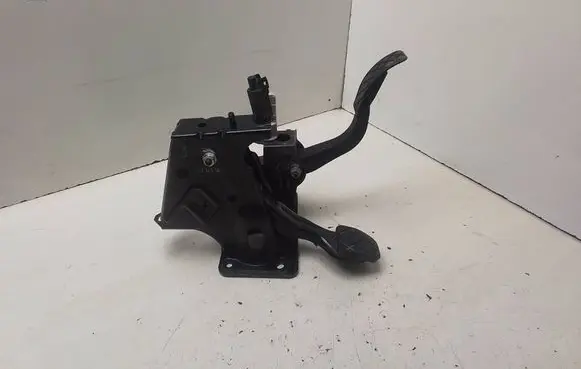 Volkswagen Golf IV Pedal assembly 1J1721111C