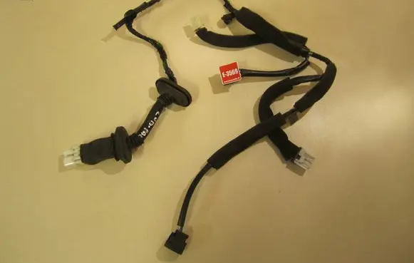 Mitsubishi Outlander Rear door wiring loom MN124318