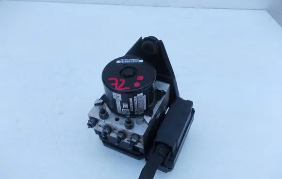 Volkswagen Golf VI ABS Pump 1K0614517CP 1K0907379BE