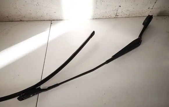 Ford Focus Front wiper blade arm bm5117526bb