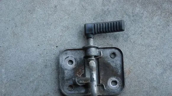 Seat Leon (5F) Engine bonnet/hood lock/catch 5F0823186