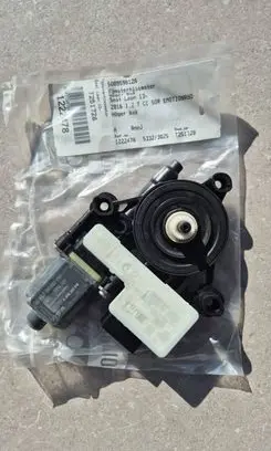 Seat Leon (5F) Rear door window regulator motor 5Q0959812A