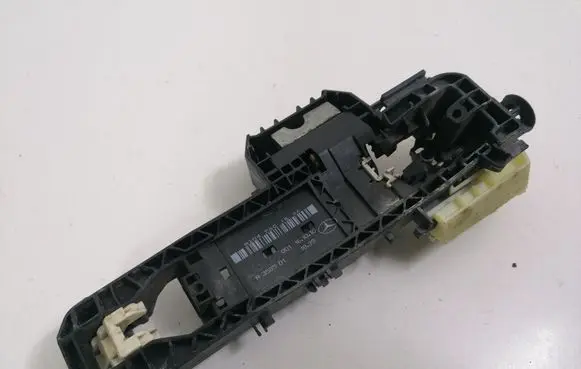 Rear door exterior handle/bracket