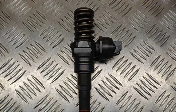 Volkswagen Golf Plus Fuel injector 038130073AG 0414720215