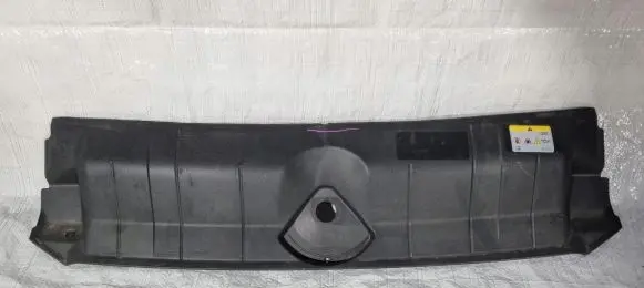 Engine bonnet/hood lock trim molding