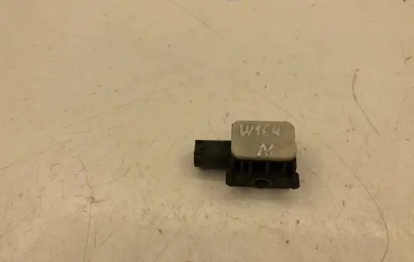 Mercedes-Benz ML W164 Airbag deployment crash/impact sensor A0038202926