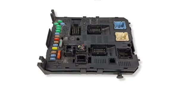 Citroen C5 Fuse module 281197595