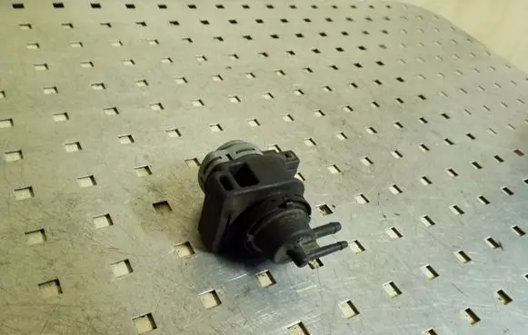 Nissan Qashqai Turbo solenoid valve 8200575400
