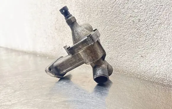 Opel Frontera B Thermostat/thermostat housing 90215575 1111553