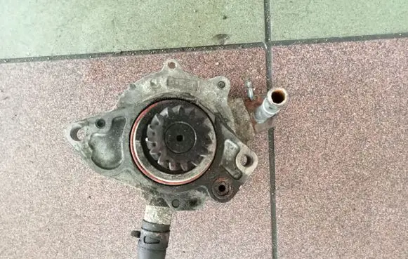 Mitsubishi L200 Vacuum pump 2020A016