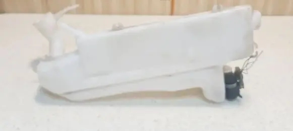 Windshield washer fluid reservoir/tank