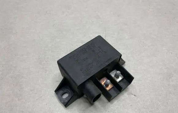 Mercedes-Benz E W211 Charging relay A0025426419