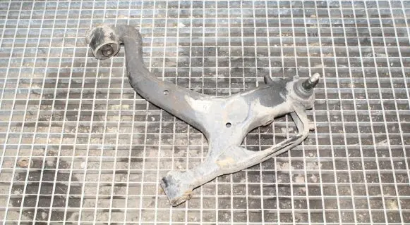 Land Rover Discovery 3 - LR3 Front lower control arm/wishbone