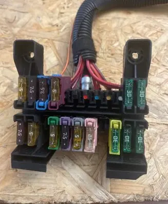 Mercedes-Benz E W211 Fuse module 2115450301 13943311 13943271