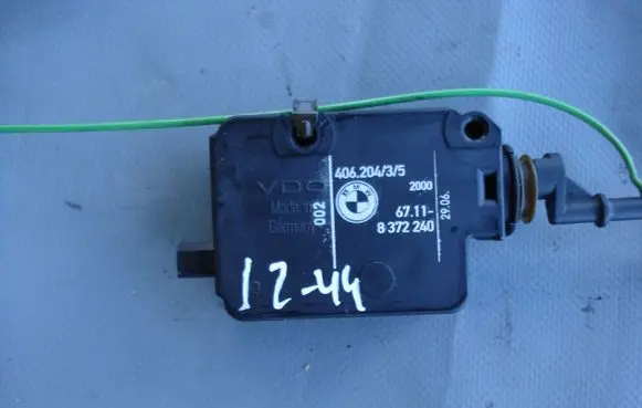 BMW 3 E46 Central locking motor 67118372240 8372240 1244