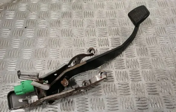 Toyota Avensis T270 Brake pedal 4710120720 5510612690