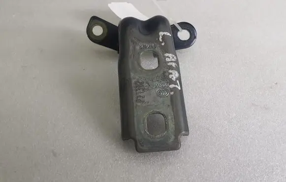 Chevrolet Camaro Front door lower hinge A046057 P21312