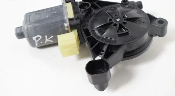 Audi A5 8T 8F Front door window regulator motor 5Q0959801B