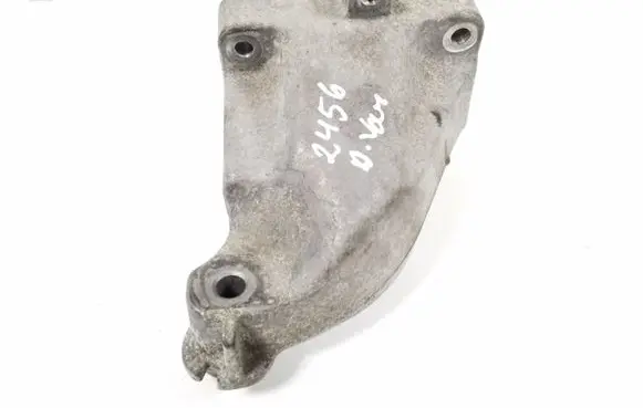 Mercedes-Benz CLS C219 Engine mounting bracket A6422230104