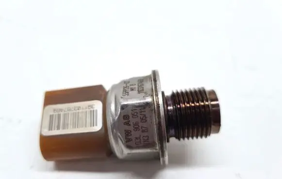 Skoda Superb B6 (3T) Fuel pressure sensor 03L906051