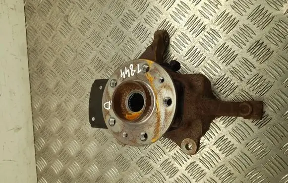 Nissan Primastar Front wheel hub 323952