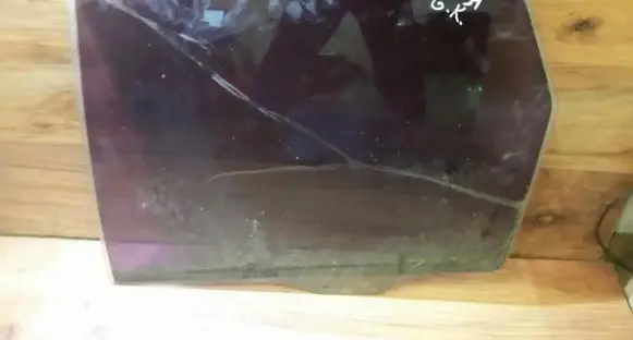 Rear door window glass