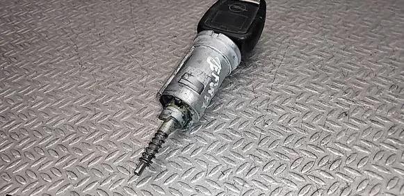 Opel Zafira A Ignition lock 13107753
