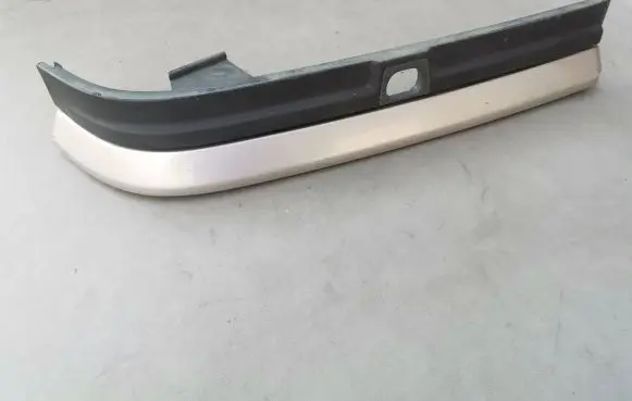 Land Rover Range Rover P38A Under headlight/headlamp trim T0142101