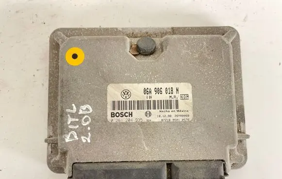 Volkswagen New Beetle Engine control unit/module 0261204935 06A906018N