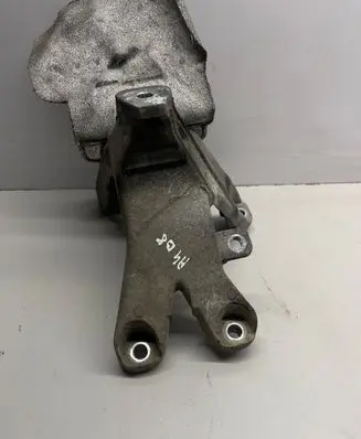Audi A4 S4 B8 8K Engine mounting bracket 8K0199308