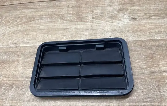 Ford Kuga II Quarter panel pressure vent AG13B280B63AC