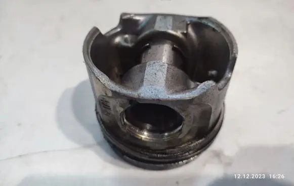Audi A5 8T 8F Piston 