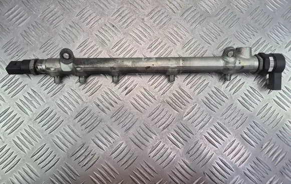 Mercedes-Benz C W203 Fuel main line pipe A6460700295 0445214073