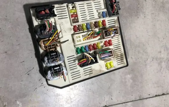 Renault Megane II Fuse module 284B60008R 284B60008RE